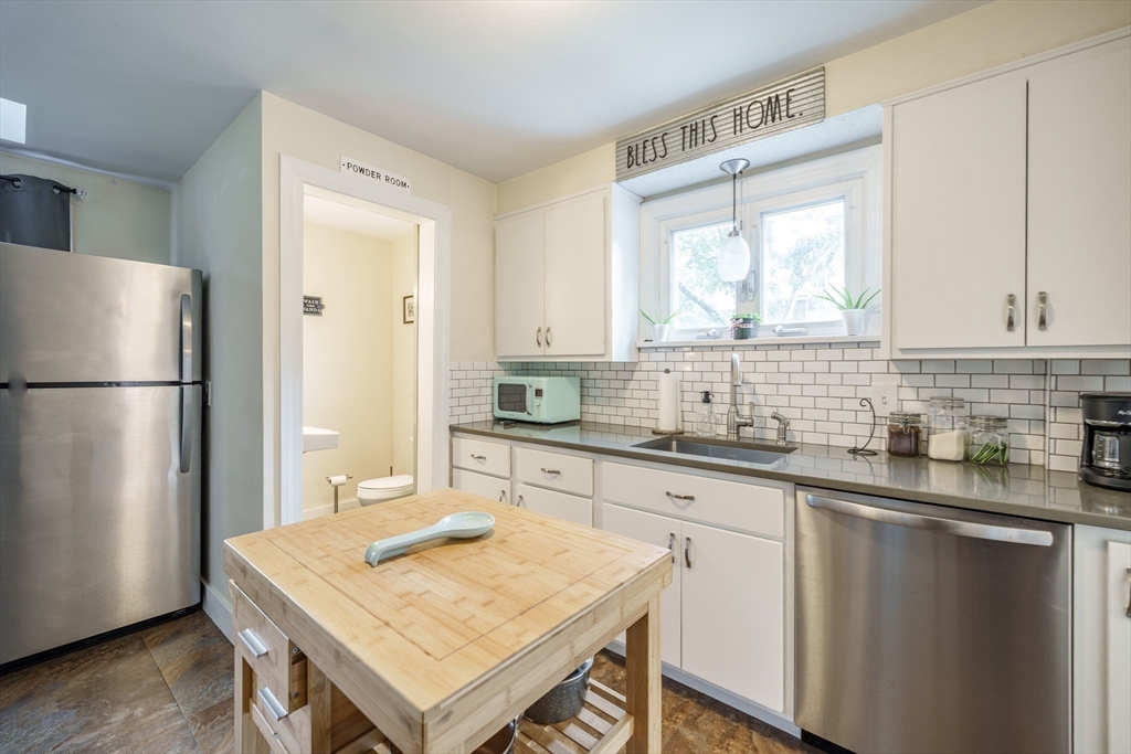 23 Berwick Road Longmeadow, MA 01106 - Photo 9 of 19