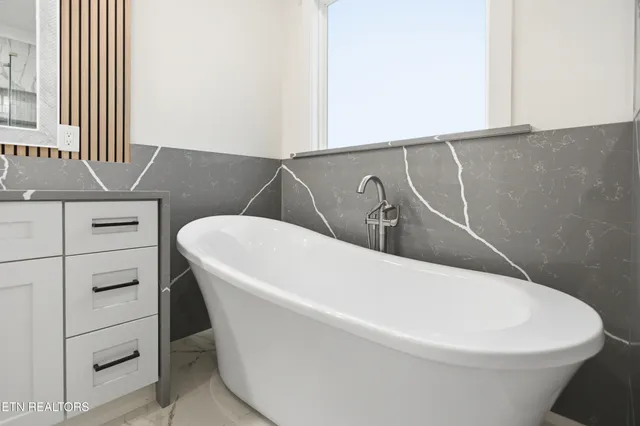 $659,000 | 256 Elohi Way, Loudon, TN 37774