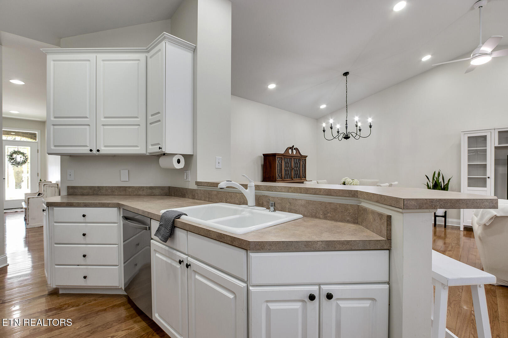 150 Sunset View Loop Maryville, TN 37801 - Photo 23 of 50 23_SunsetViewLoop_150_Kitchen02