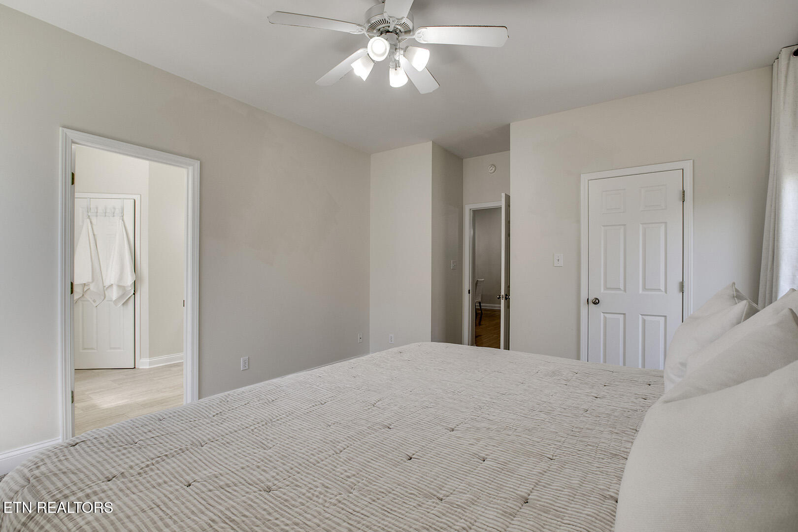 150 Sunset View Loop Maryville, TN 37801 - Photo 28 of 50 28_SunsetViewLoop_150_MasterBedroom02