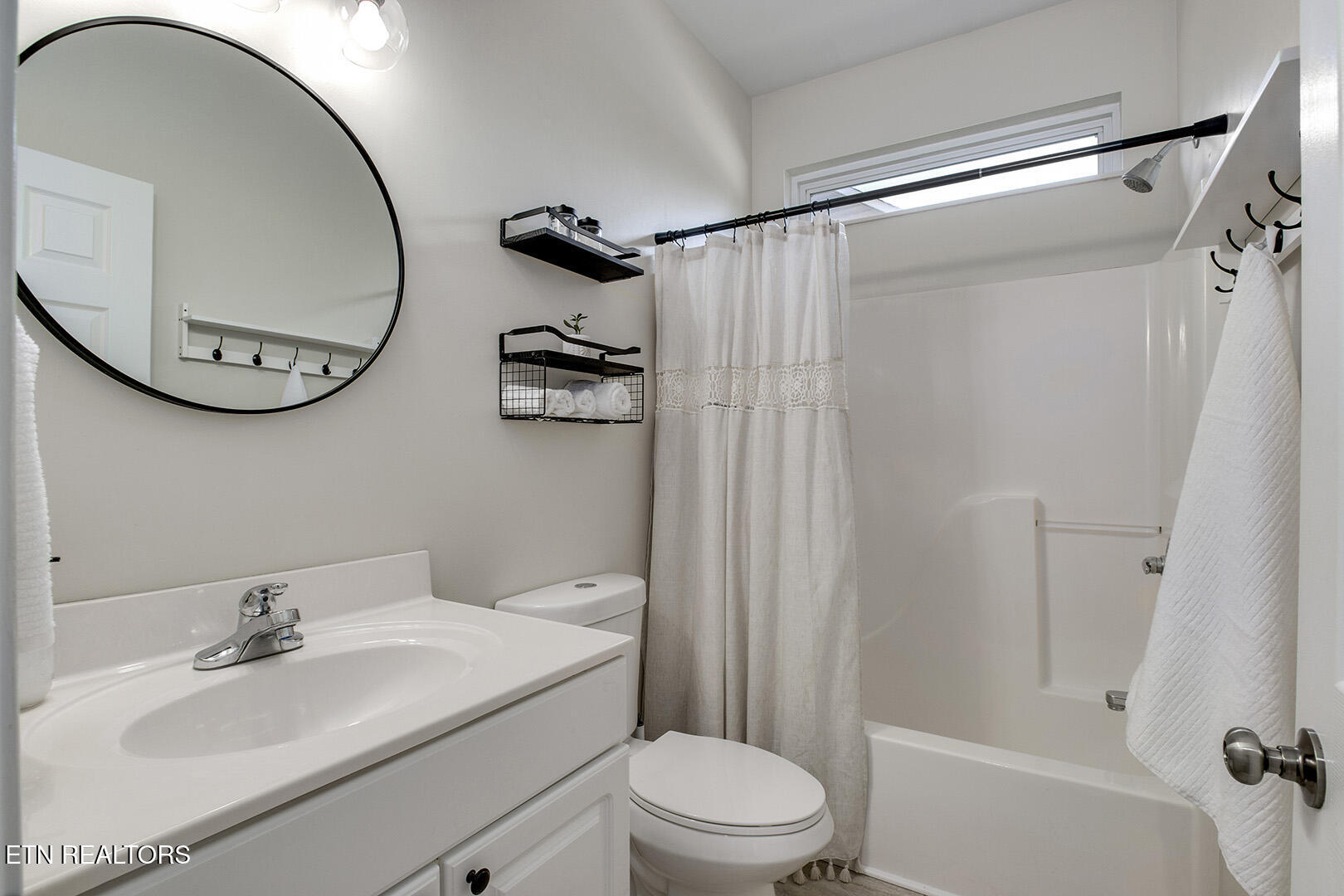 150 Sunset View Loop Maryville, TN 37801 - Photo 37 of 50 37_SunsetViewLoop_150_GuestBath1