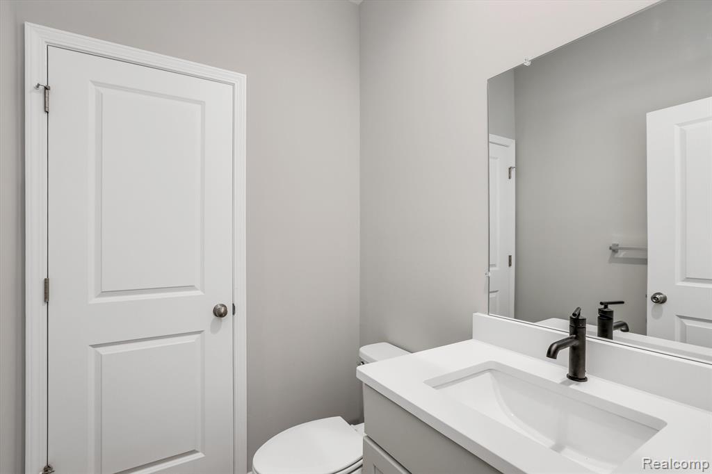 1048 Hampton Circle, Unit 4 Detroit, MI 48236 - Photo 18 of 38