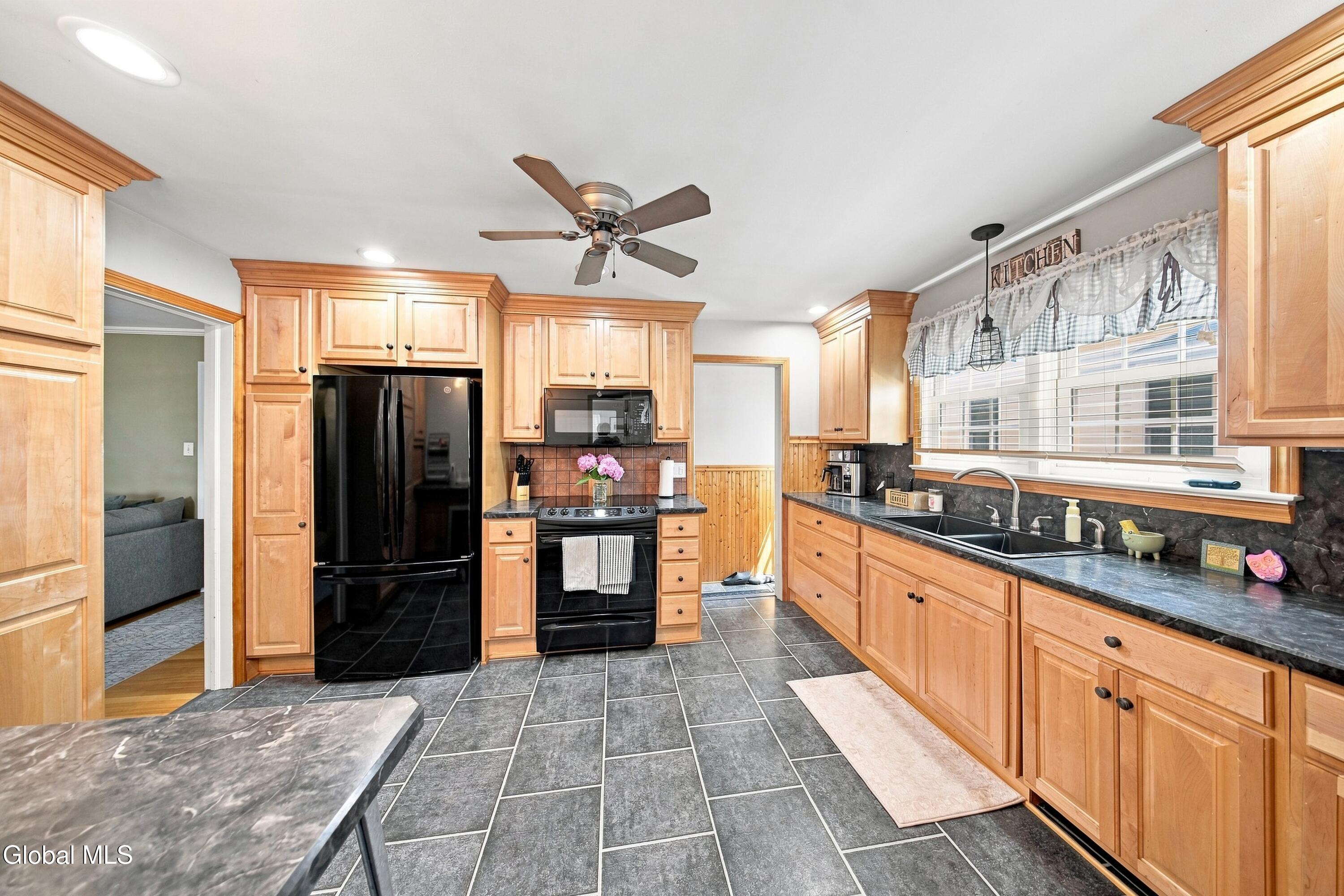 2313 Barcelona Road Niskayuna, NY 12309 - Photo 14 of 50 14