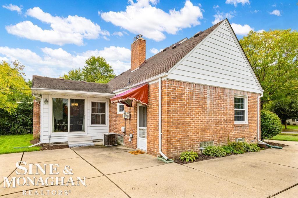 884 Hawthorne Road Grosse Pointe, MI 48236 - Photo 29 of 36 50121865-28.JPG