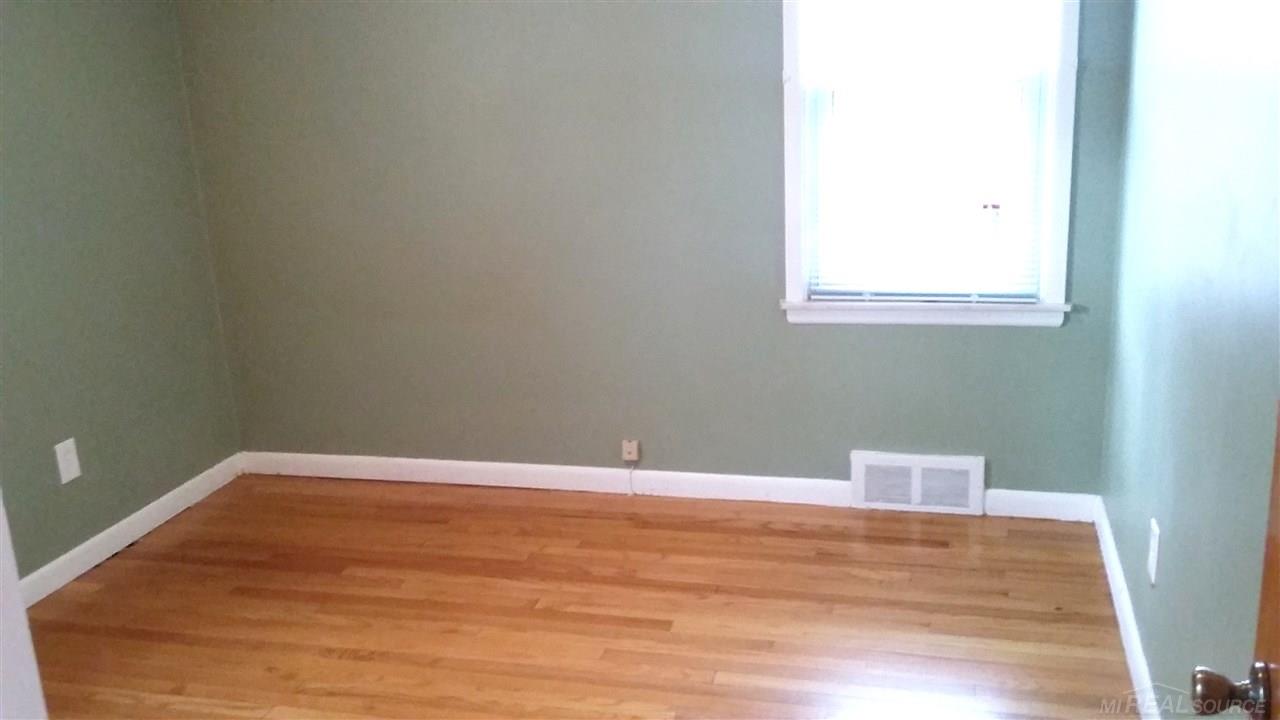 2057 Wiltshire Road Berkley, MI 48072 - Photo 14 of 36