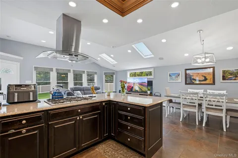$815,000 | 12 Buccaneer Lane, East Setauket, NY 11733