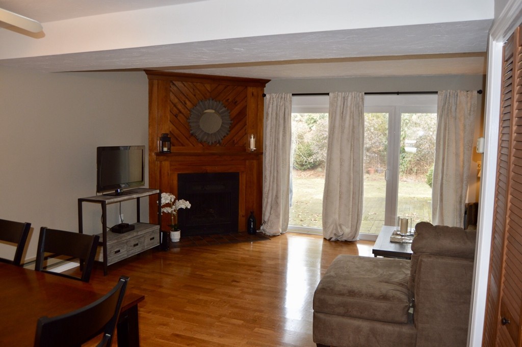 21 Apple Tree Hill Road, Unit 21 Hopkinton, MA 01748 - Photo 4 of 11 Gallery Image 4