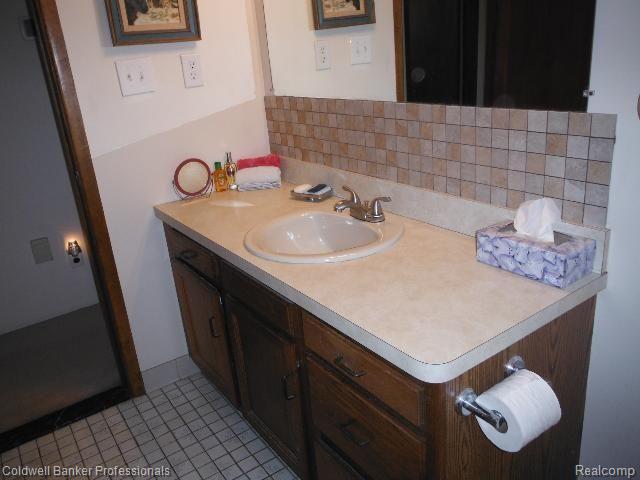 154 Boyken Road Rochester, MI 48307 - Photo 9 of 18 DSCF7137.jpg