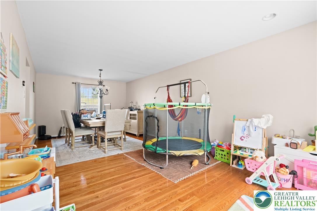 5332 Seip Road Bethlehem, PA 18017 - Photo 7 of 39