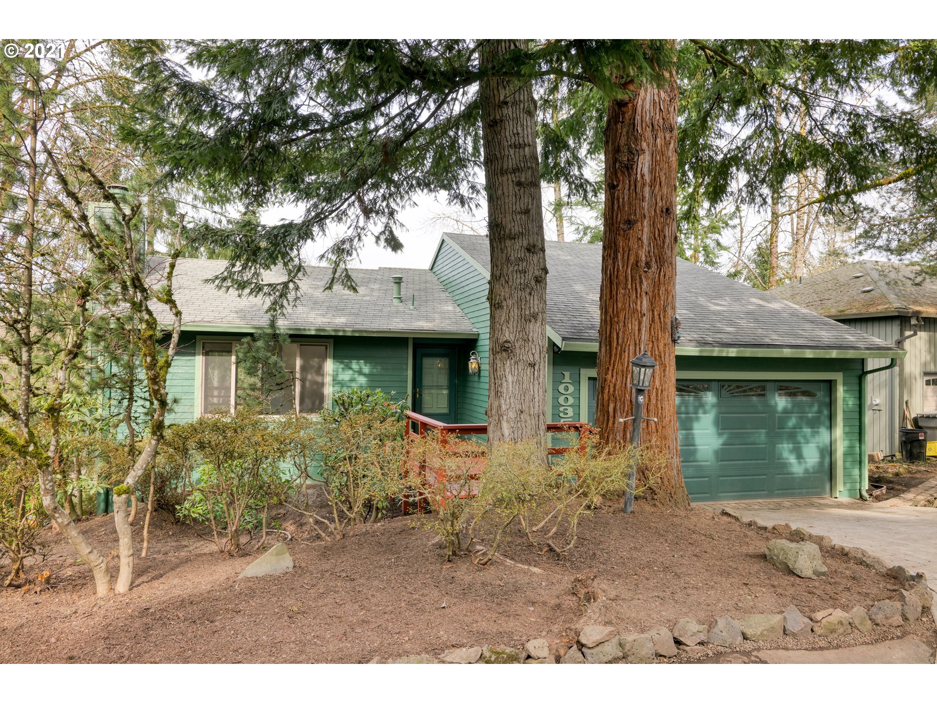 10035 Southwest Quail Post Road Portland, OR 97219 - Photo 1 of 26 Gallery Image 1