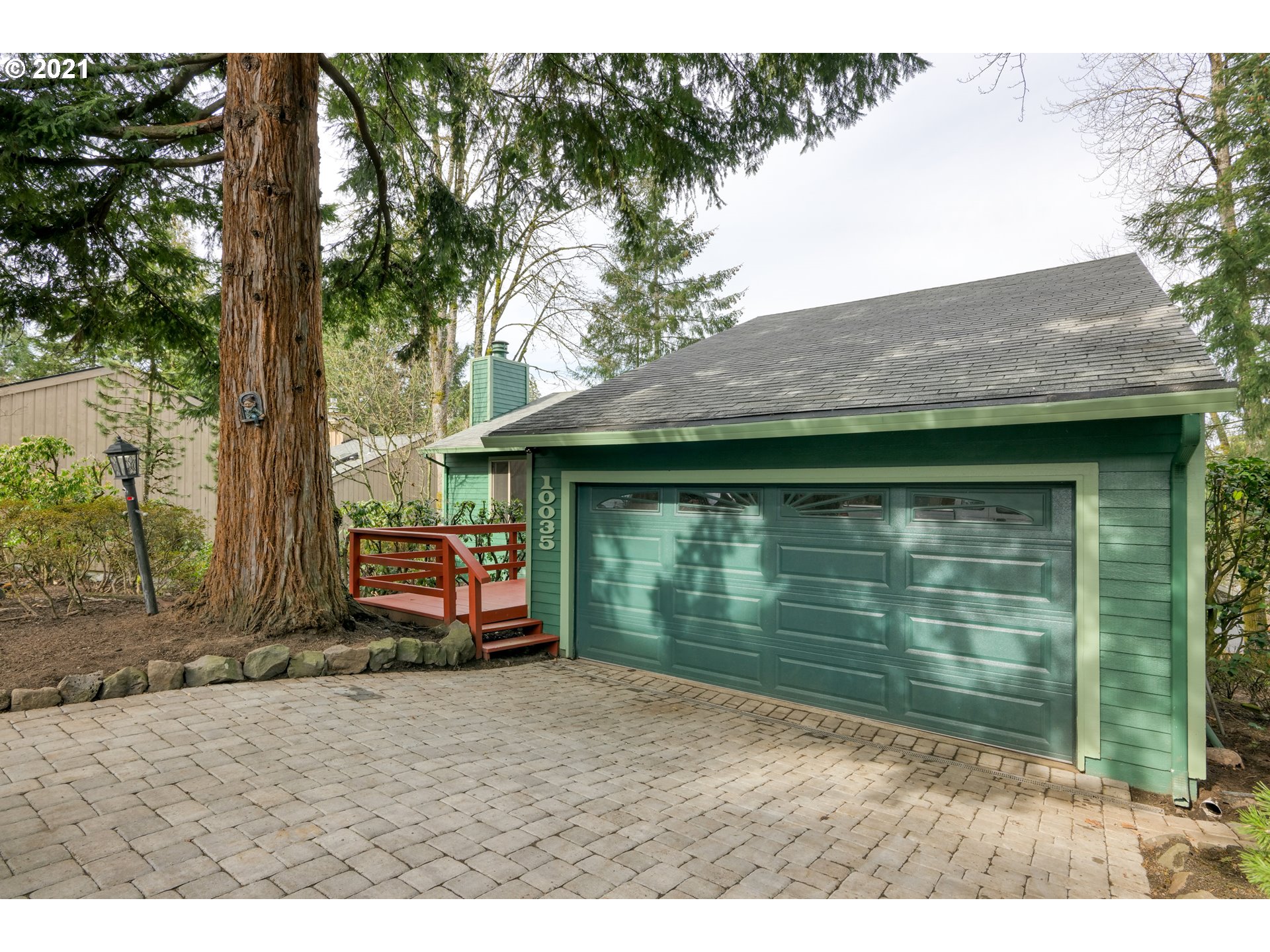 10035 Southwest Quail Post Road Portland, OR 97219 - Photo 2 of 26 Gallery Image 2