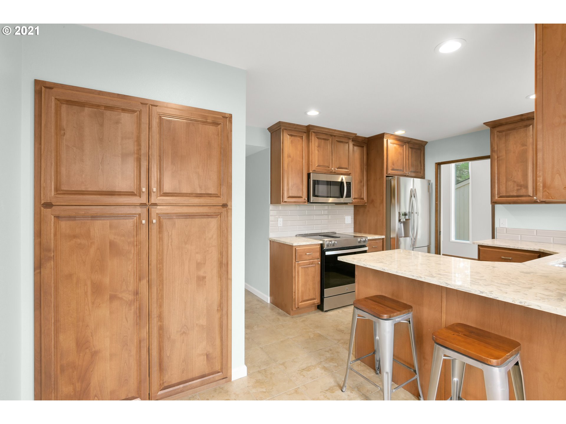 10035 Southwest Quail Post Road Portland, OR 97219 - Photo 12 of 26 Gallery Image 12