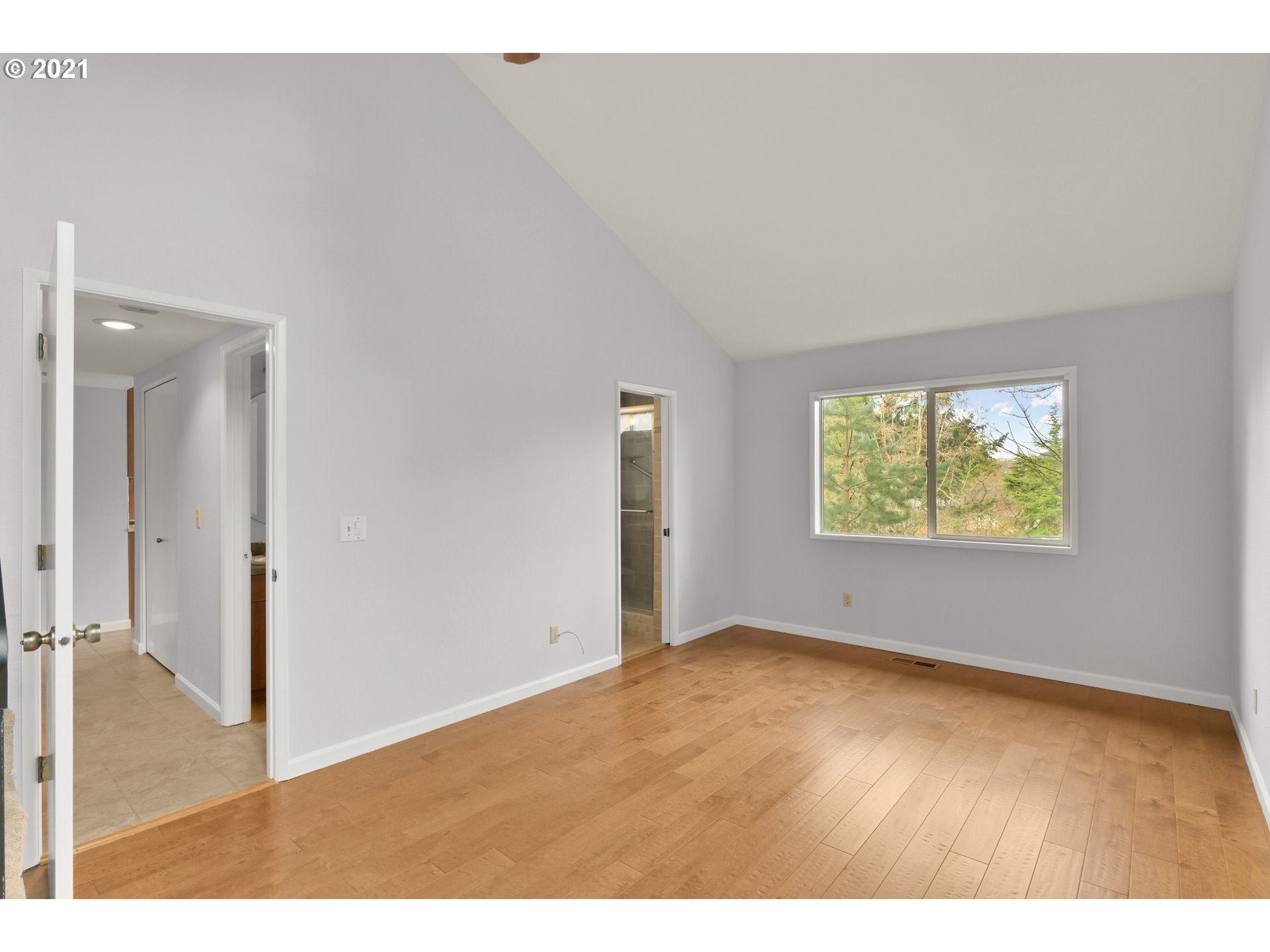 10035 Southwest Quail Post Road Portland, OR 97219 - Photo 13 of 26 Gallery Image 13