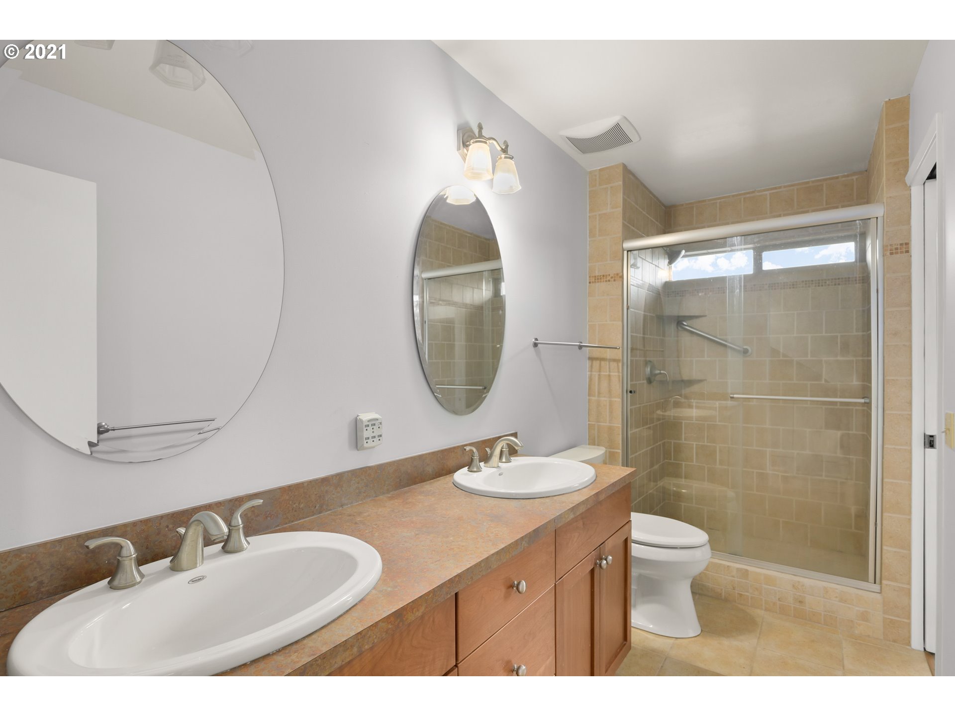10035 Southwest Quail Post Road Portland, OR 97219 - Photo 16 of 26 Gallery Image 16