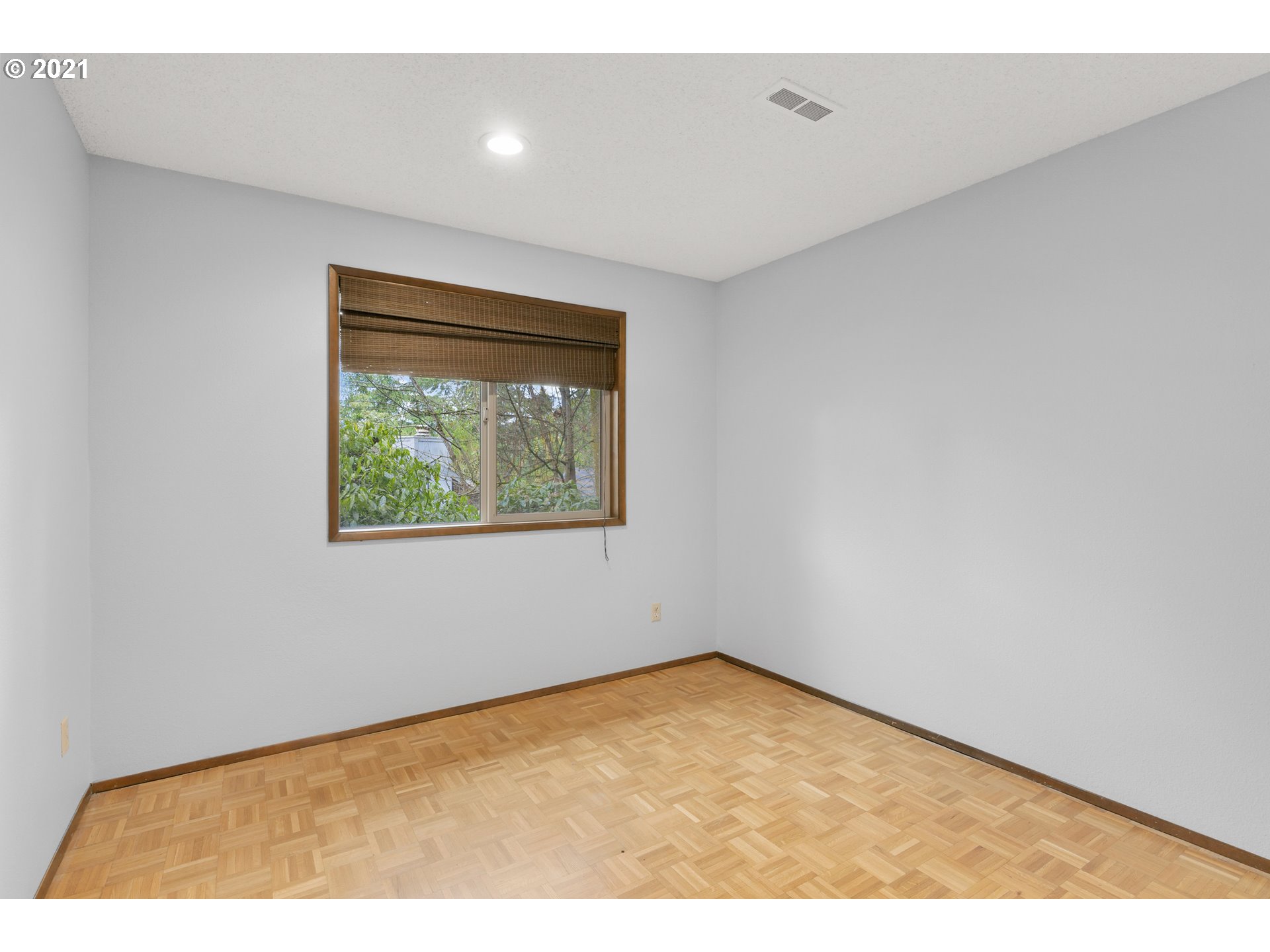 10035 Southwest Quail Post Road Portland, OR 97219 - Photo 17 of 26 Gallery Image 17