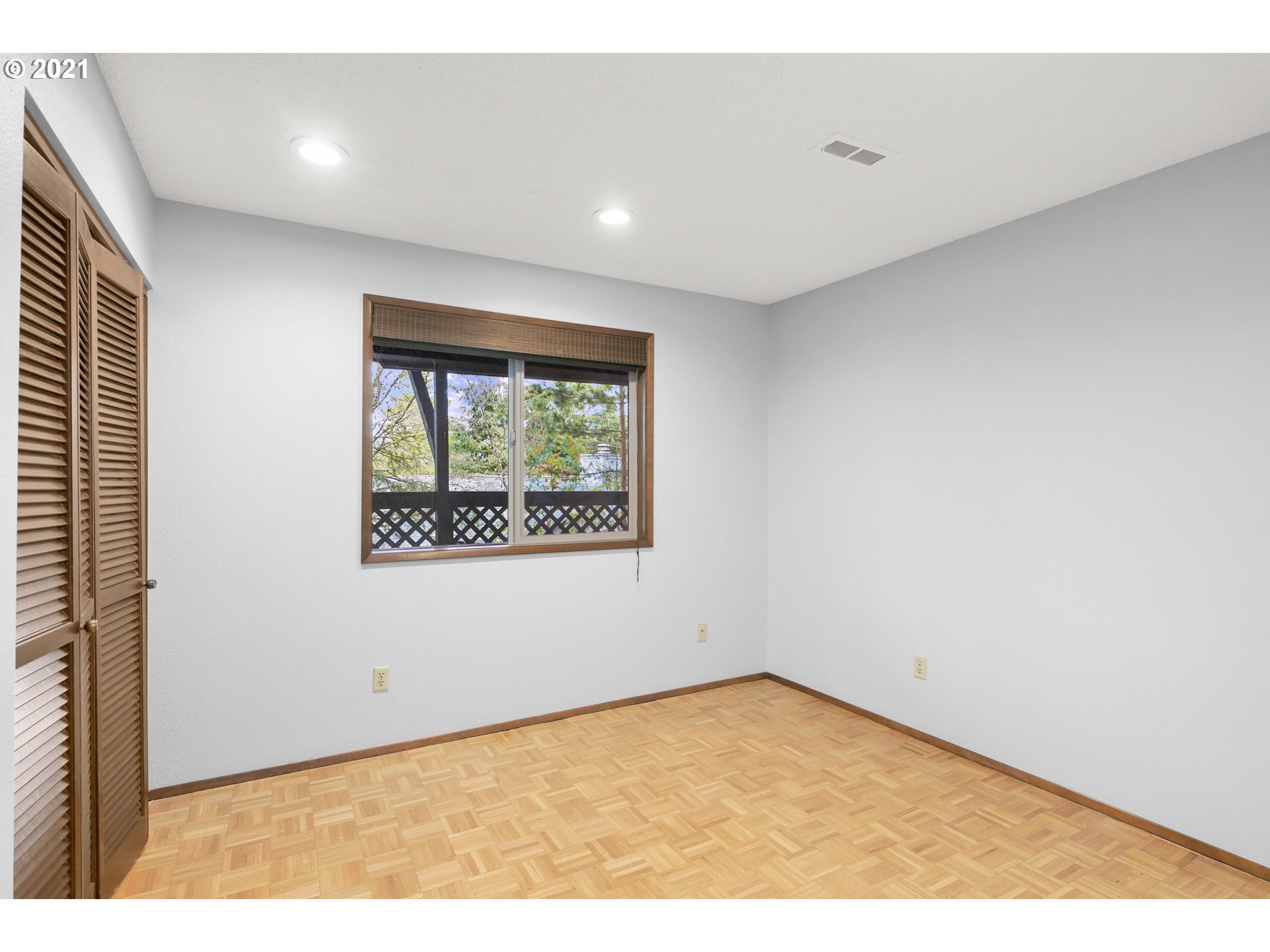 10035 Southwest Quail Post Road Portland, OR 97219 - Photo 18 of 26 Gallery Image 18