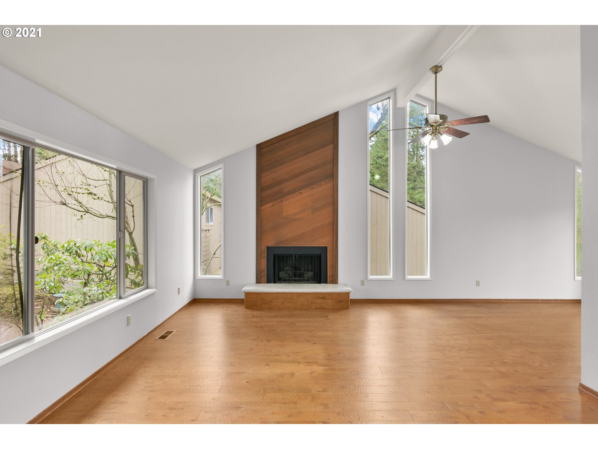 10035 Southwest Quail Post Road Portland, OR 97219 - Photo 3 of 26 Gallery Image 3