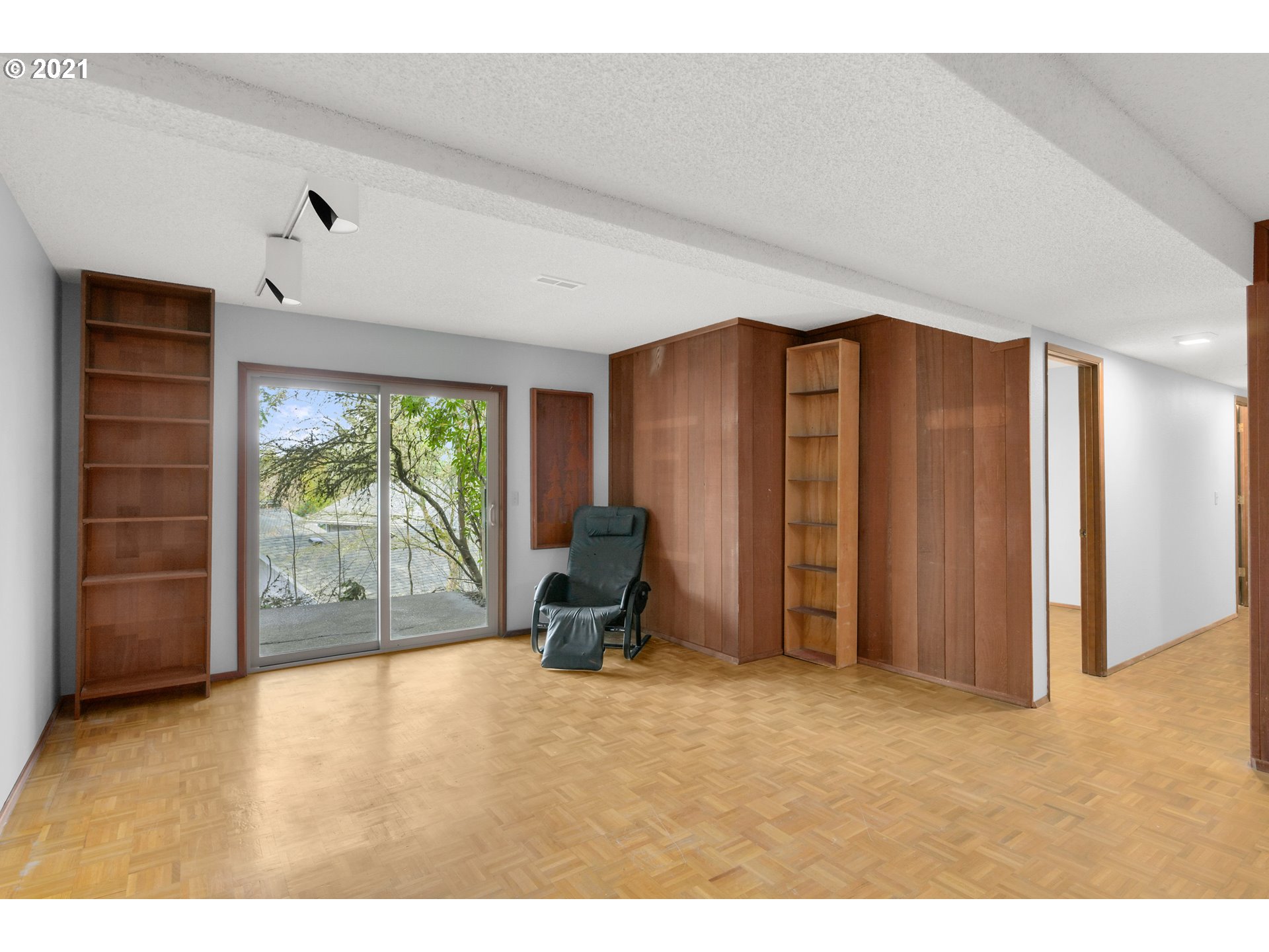 10035 Southwest Quail Post Road Portland, OR 97219 - Photo 21 of 26 Gallery Image 21