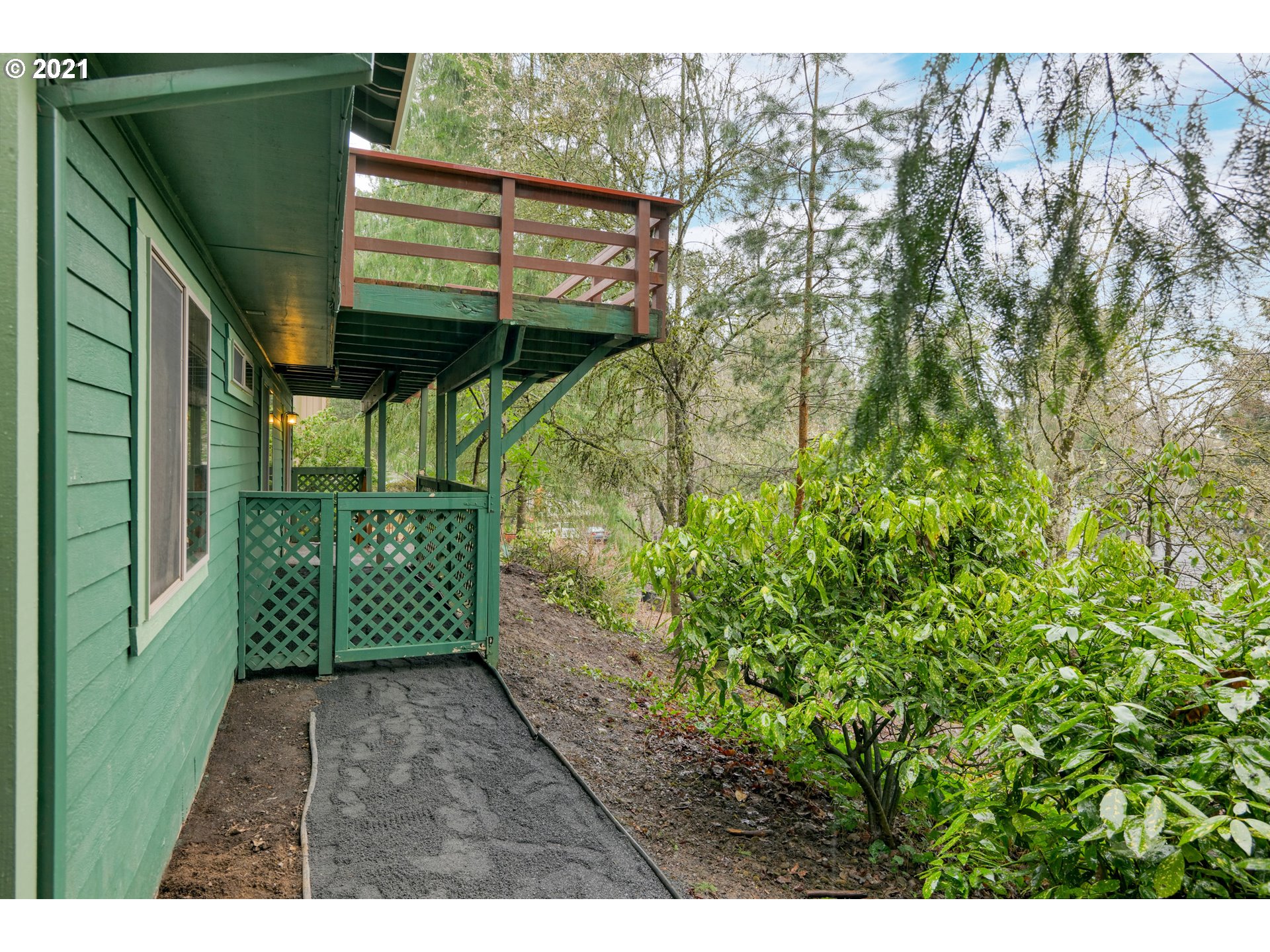 10035 Southwest Quail Post Road Portland, OR 97219 - Photo 25 of 26 Gallery Image 25