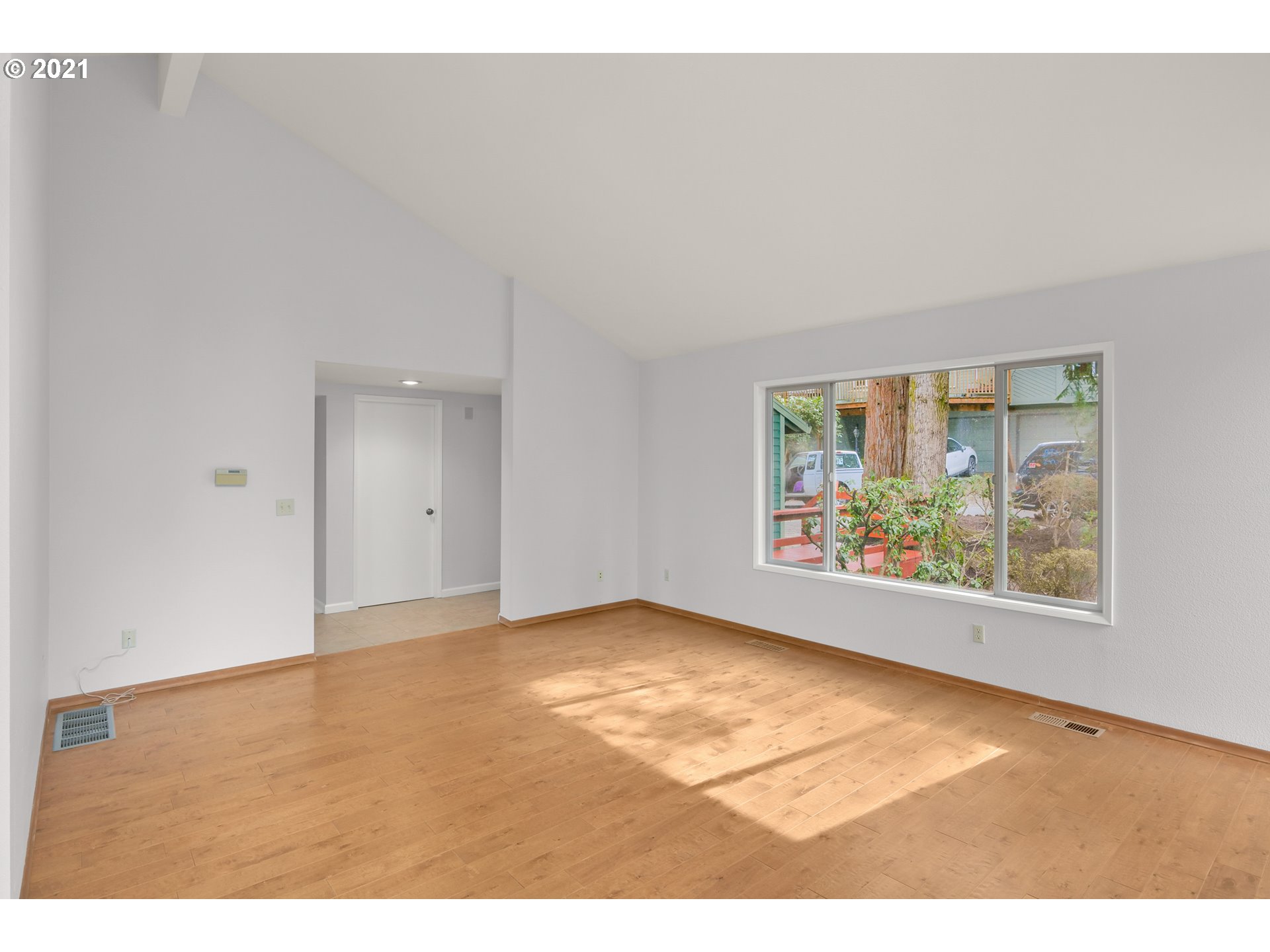 10035 Southwest Quail Post Road Portland, OR 97219 - Photo 7 of 26 Gallery Image 7