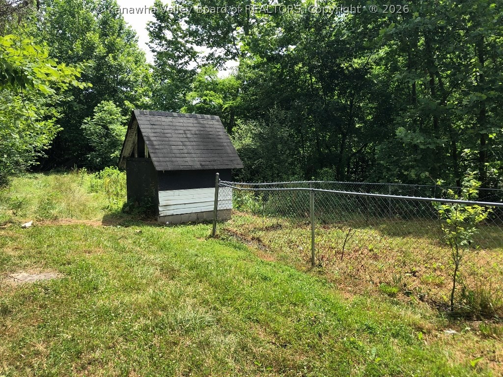 86 Thompson Branch Road Harts, WV 25524 - Photo 4 of 25 Gallery Image 4