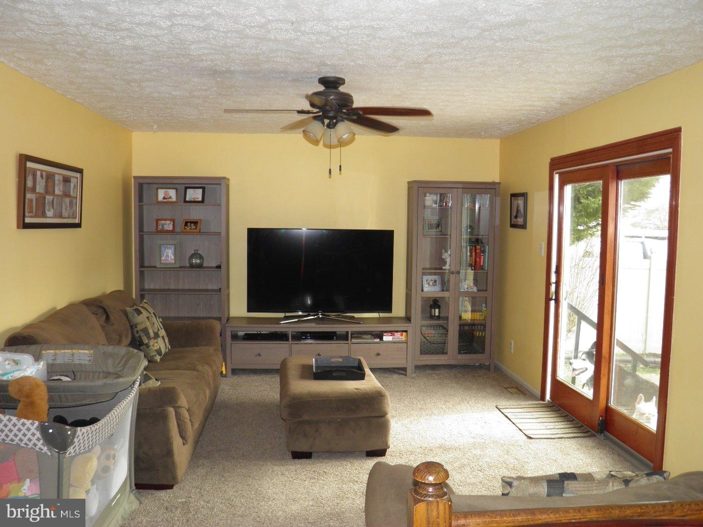 110 Glasgow Road Williamstown, NJ 08094 - Photo 6 of 18 Family Room
