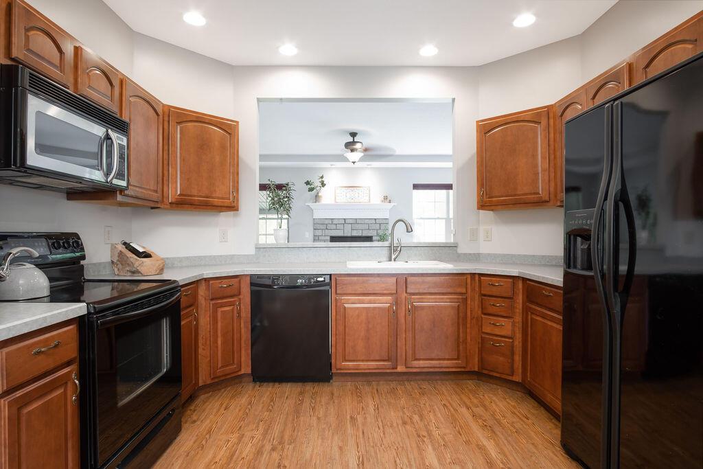 7880 Lancaster-Circleville Road Southwest Lancaster, OH 43130 - Photo 7 of 49 Kitchen