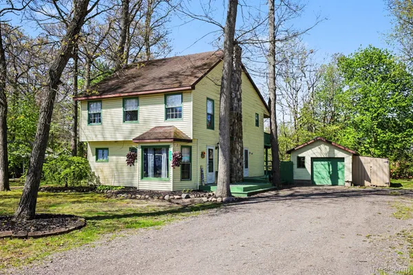 $279,900 | 4725 Hickory Drive, Highland, MI 48356