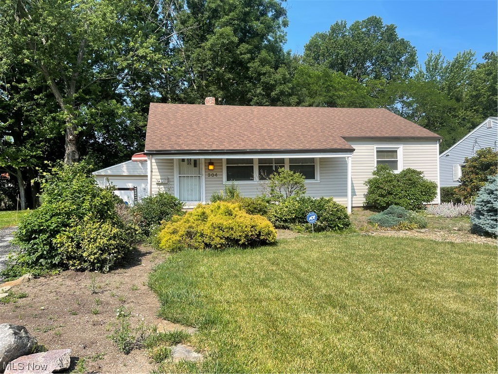 304 Greenvale Road Cleveland, OH 44121 - Photo 1 of 14
