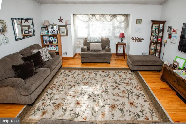 $448,800 | 368 Regina Avenue, Hamilton, NJ 08619