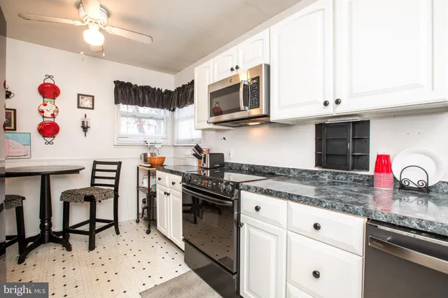 $448,800 | 368 Regina Avenue, Hamilton, NJ 08619