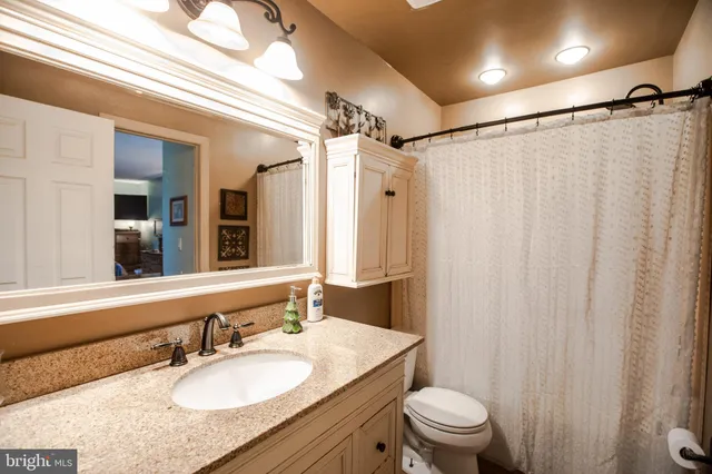 $448,800 | 368 Regina Avenue, Hamilton, NJ 08619