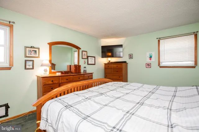 $448,800 | 368 Regina Avenue, Hamilton, NJ 08619