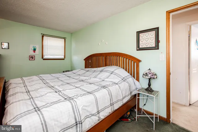 $448,800 | 368 Regina Avenue, Hamilton, NJ 08619