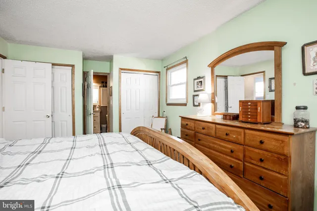 $448,800 | 368 Regina Avenue, Hamilton, NJ 08619