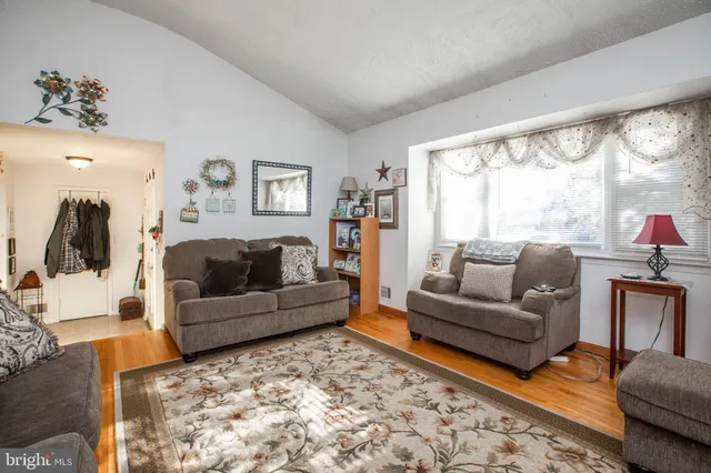 $448,800 | 368 Regina Avenue, Hamilton, NJ 08619