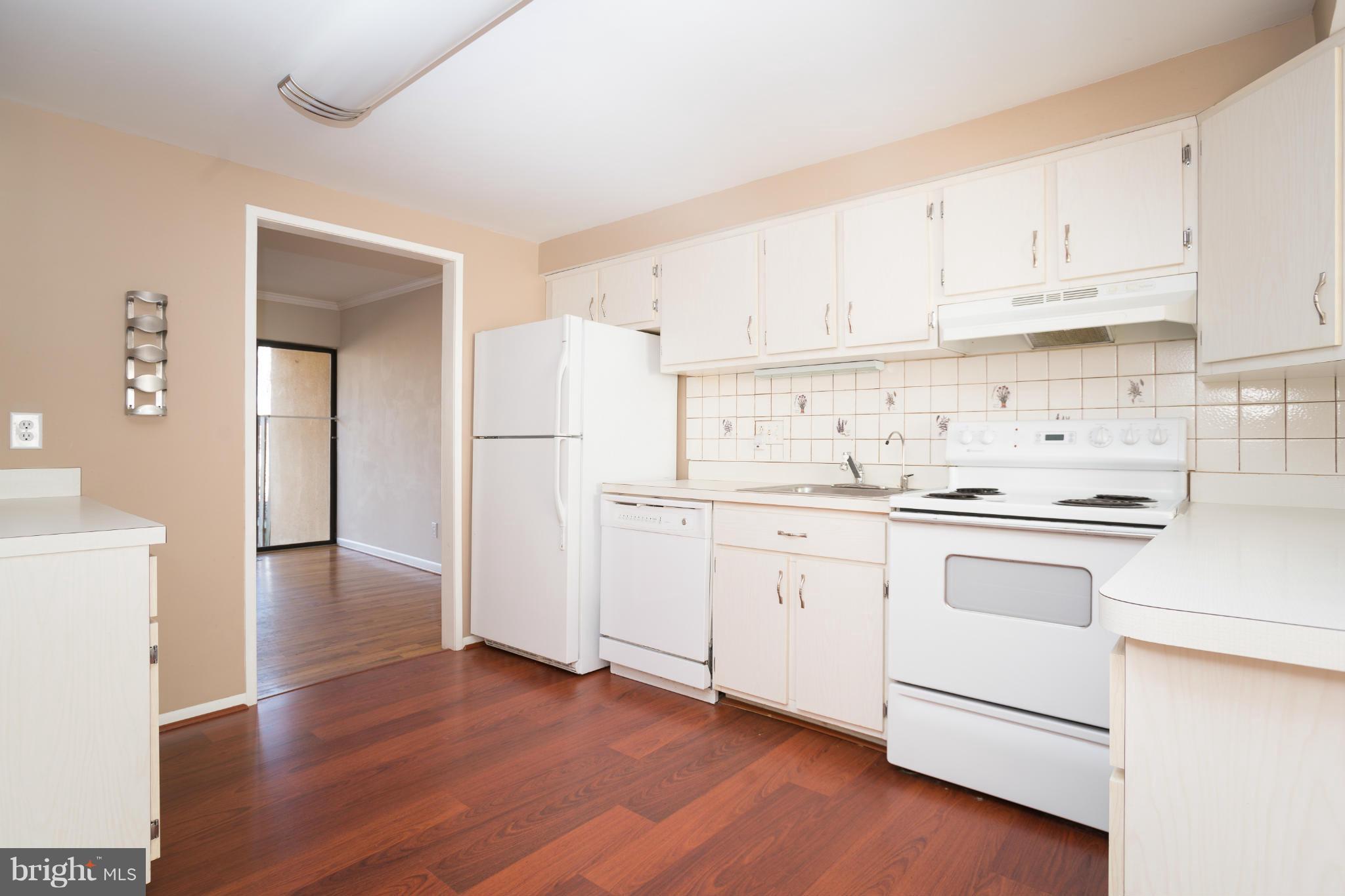 9568 Basket Ring Road Columbia, MD 21045 - Photo 8 of 27 Kitchen