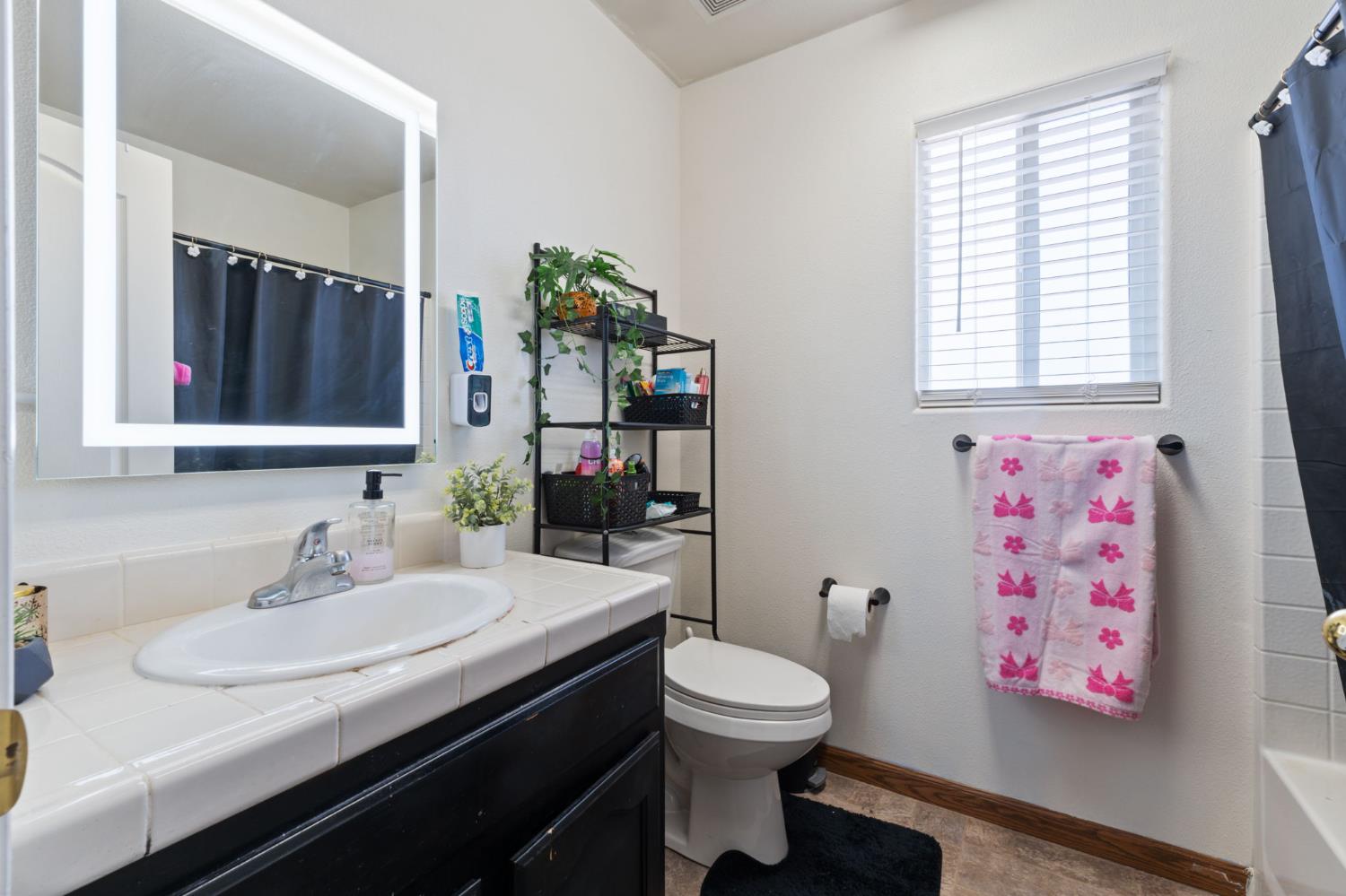 180 Cheney Lane Coalinga, CA 93210 - Photo 20 of 33 a bathroom with a sink and a mirror