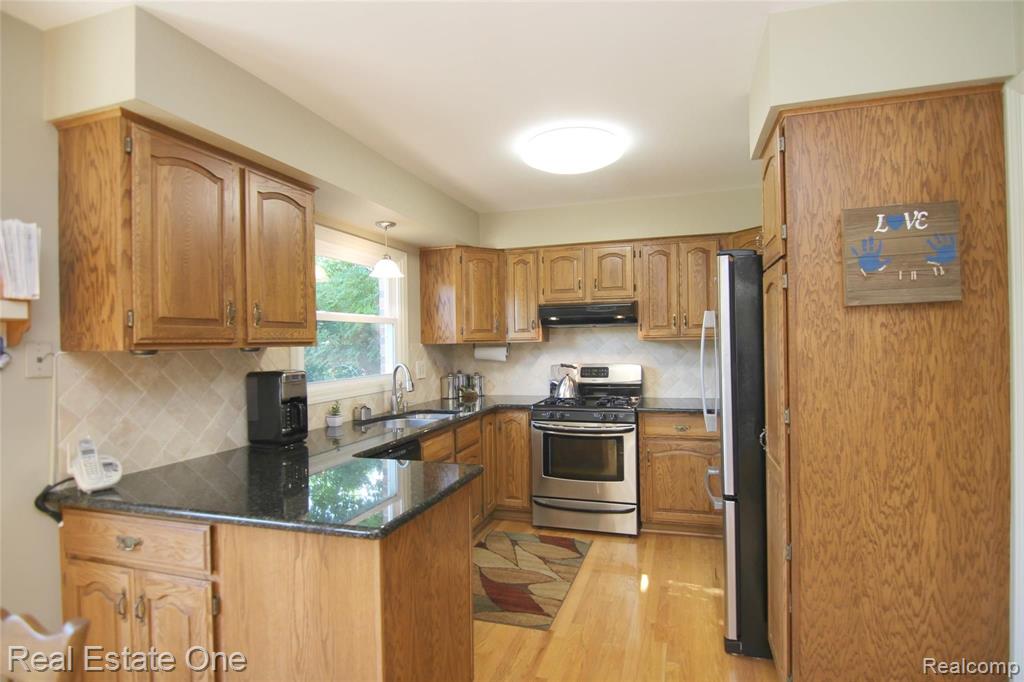 21602 Welch Road Northville, MI 48167 - Photo 10 of 29
