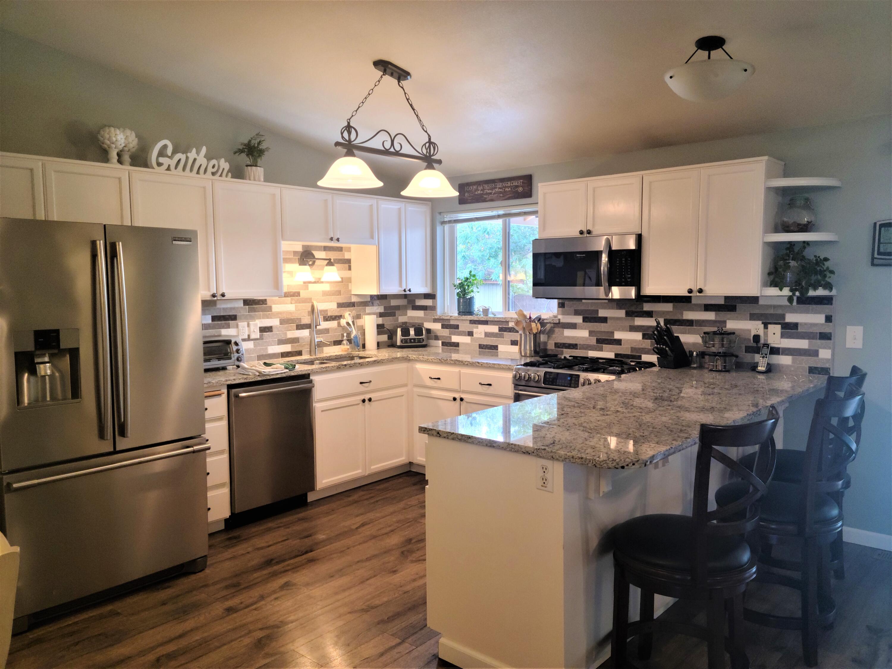 833 Ridgeview Drive Eagle Point, OR 97524 - Photo 13 of 32