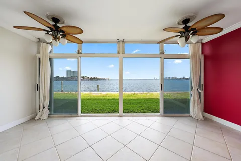 $230,000 | 400 Wilma Circle, Unit 108, Riviera Beach, FL 33404