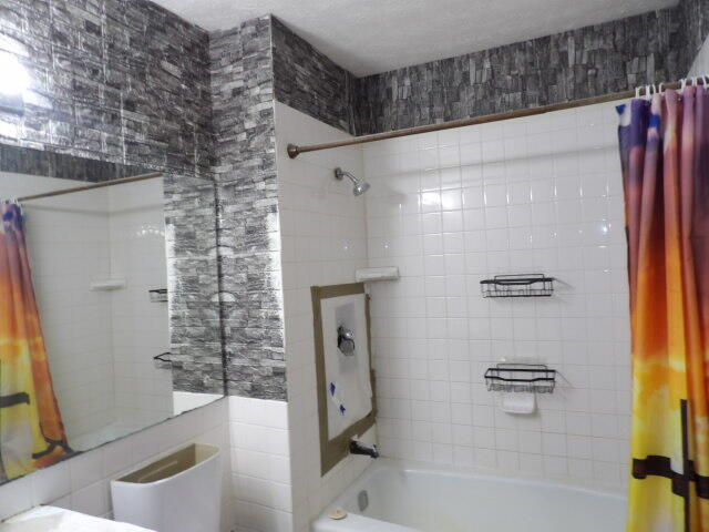243 Devon Road Battle Creek, MI 49015 - Photo 10 of 31 100_0072
