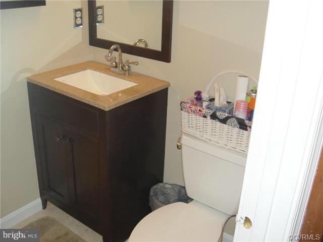 8112 Rhodell Lane Springfield, VA 22153 - Photo 11 of 21 Bath