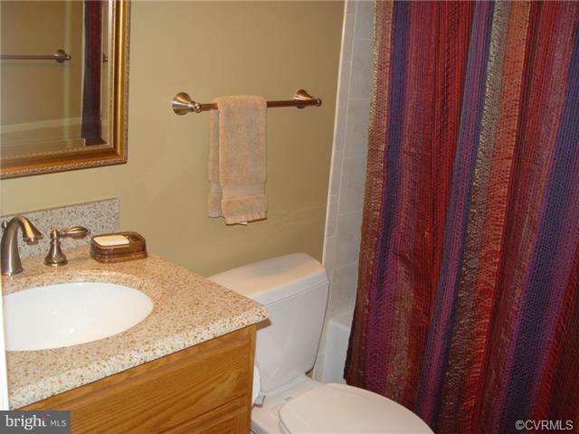 8112 Rhodell Lane Springfield, VA 22153 - Photo 14 of 21 Bath