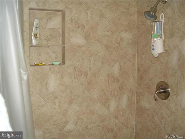8112 Rhodell Lane Springfield, VA 22153 - Photo 19 of 21 Bath (Master)