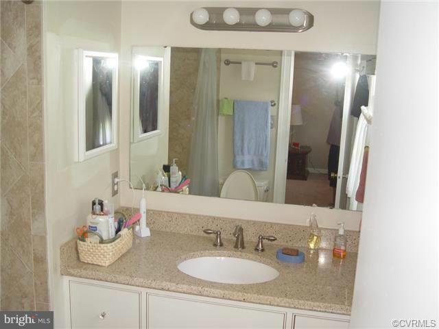 8112 Rhodell Lane Springfield, VA 22153 - Photo 20 of 21 Bath