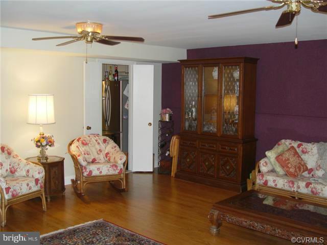 8112 Rhodell Lane Springfield, VA 22153 - Photo 5 of 21 Living Room
