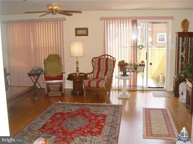 8112 Rhodell Lane Springfield, VA 22153 - Photo 6 of 21 Living Room
