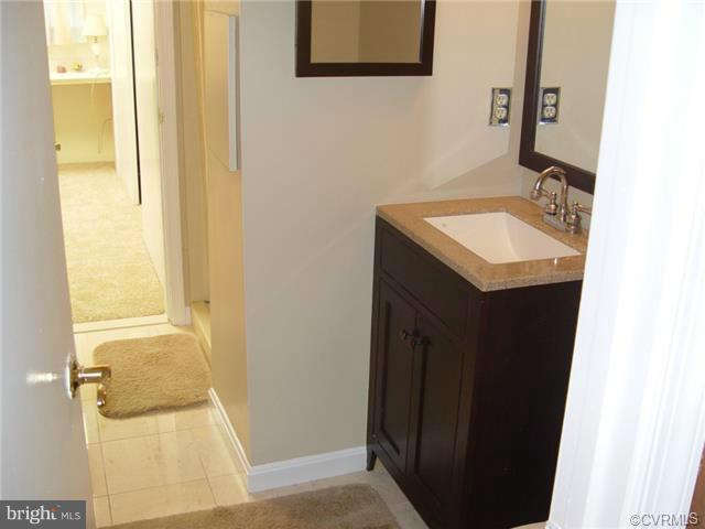 8112 Rhodell Lane Springfield, VA 22153 - Photo 10 of 21 Bath