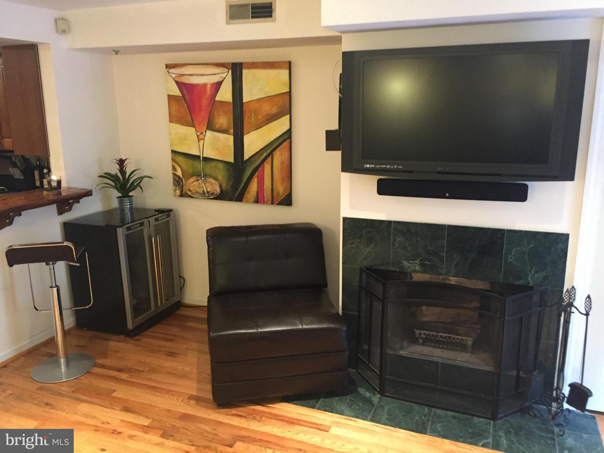 1806 Belmont Road Northwest, Unit 1 Washington, DC 20009 - Photo 16 of 25 Living Room